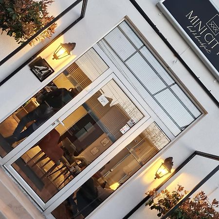 Minicity Inn Belgrado Esterno foto