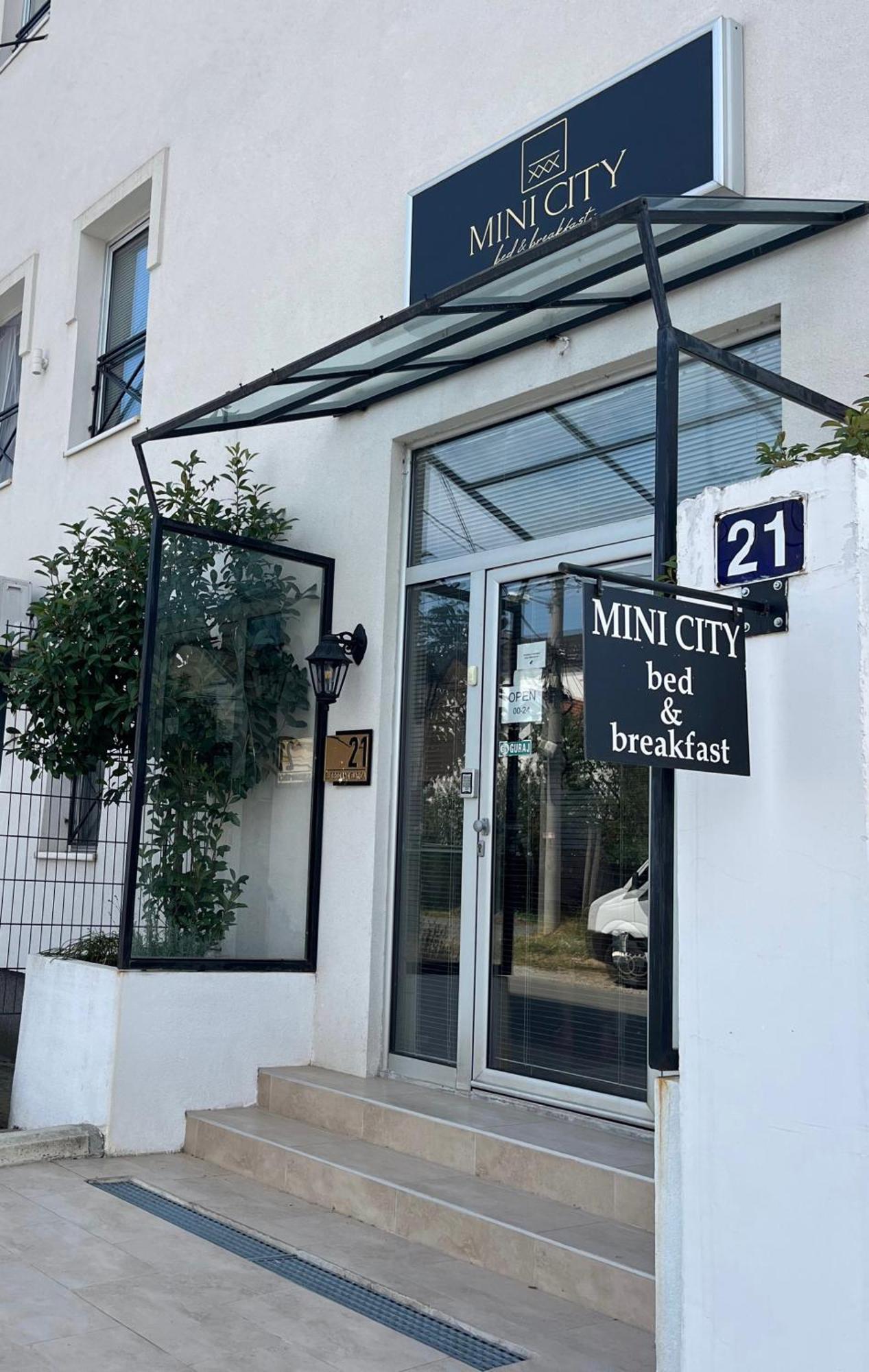 Minicity Inn Belgrado Esterno foto